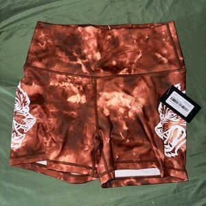 NWT Darc Sport DUAL WOLF PUMP SHORTS Size Large Never worn